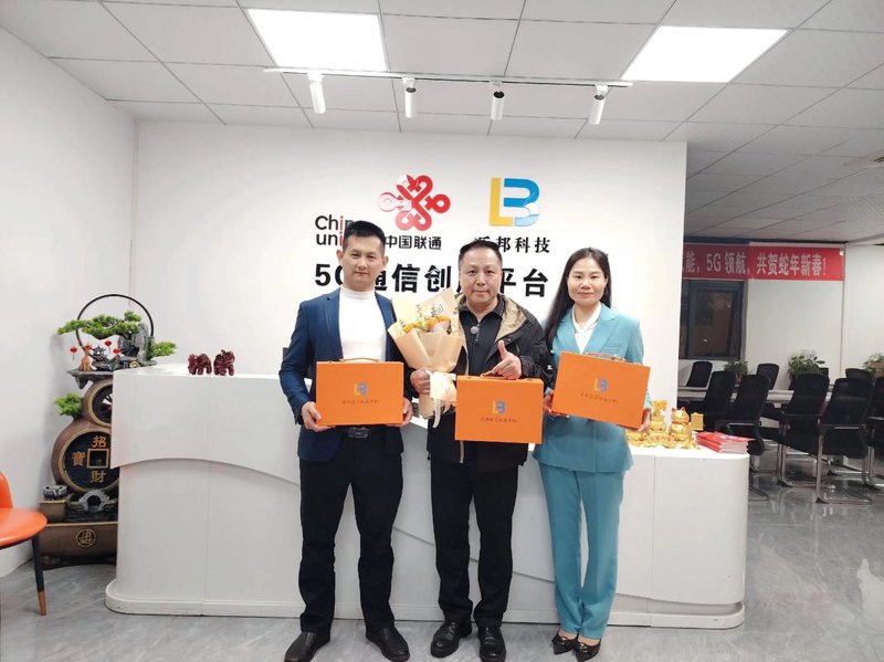 在线教育平台：助力知识海洋遨游